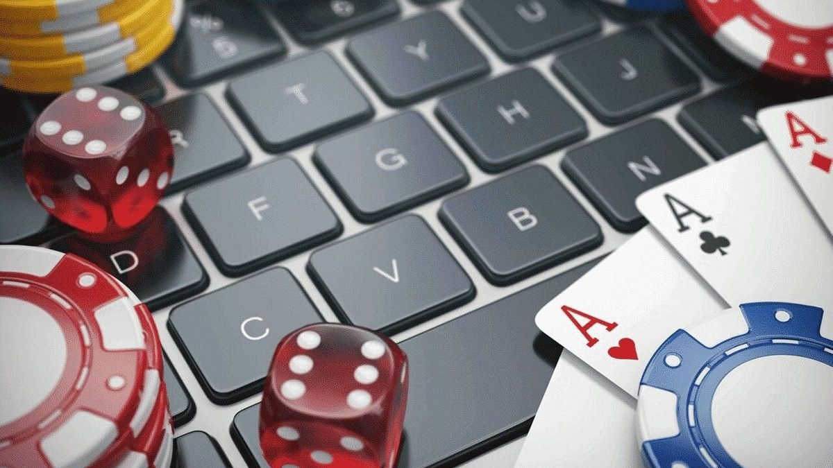 Blockchain Poker پر آن لائن سلاٹس کے بارے میں